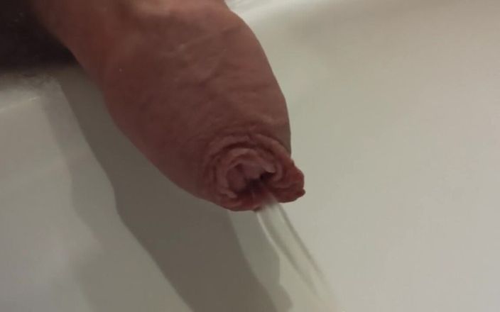 Kinky guy: Morning Long Foreskin Pee Closeup