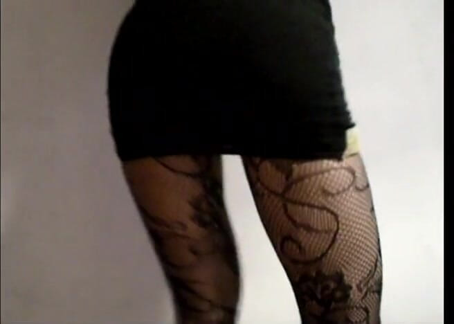 Femdom Austria: Sexy hips teasing in black tights