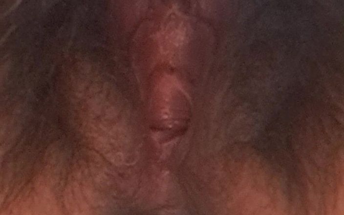 Mommy big hairy pussy: Göt tıkacı alt görünüm