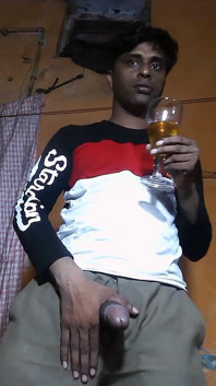 Video botoh cewek ini lagi asik minum kencing