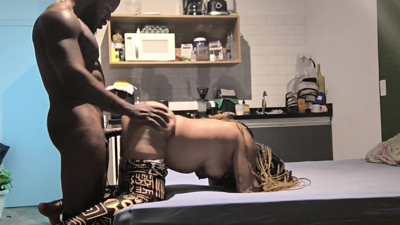 Nurseblack: Мулатка з великою дупою парадує через метро і йде в будинок незнайомця