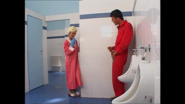 Purzel Official: Old Woman Takes It in the Ass in the Bathroom