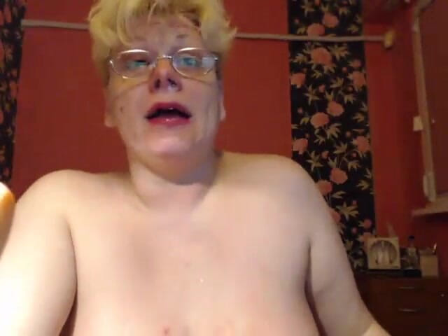 Putarankahotmilf: Fetiš trojitý dildo šukání