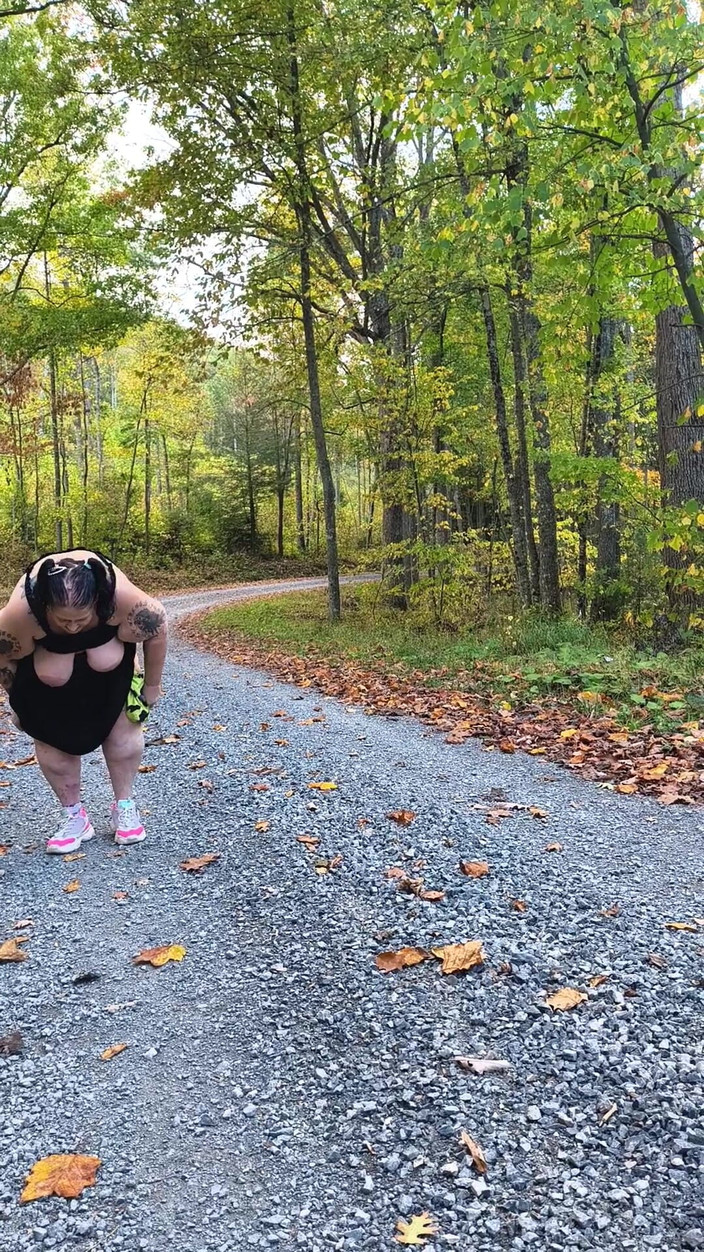 HerculesnVENUS: Na venkovské silnici tahle děvka vystříká náklad