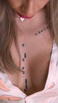 Alexa Creed dává smyslné nedbalé kouření! Jste připraveni na její rty na tvém ptákovi?