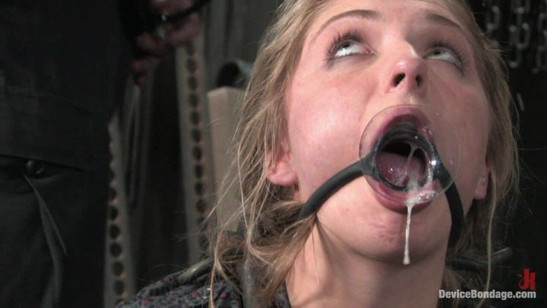 Device Bondage by Kink: Sara Faye Live, del 1