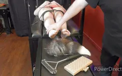 Fetiche por pés - punição e risos Rebecca Curve