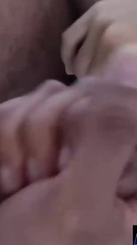 Homosexualii pulosi Juan și Tomas își masturbează carnea după muie
