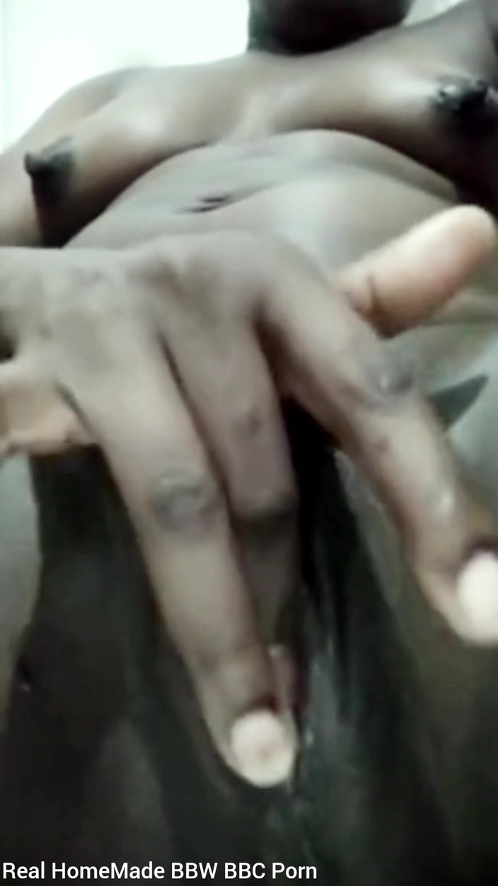 Super sexy ebony cuties: Ngusap memek labia besarku yang basah