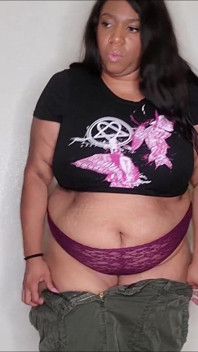 Trying on Tight Bottoms HD