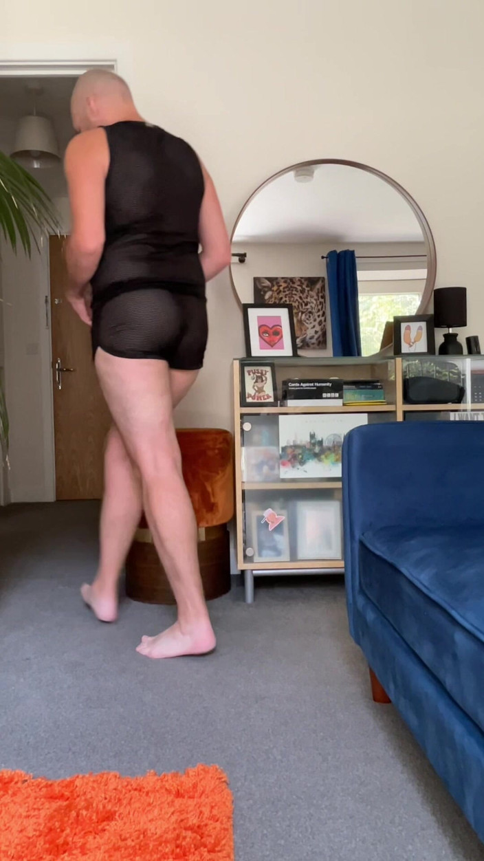 Buggiesmugglr: When Trying Things on Gets Horny