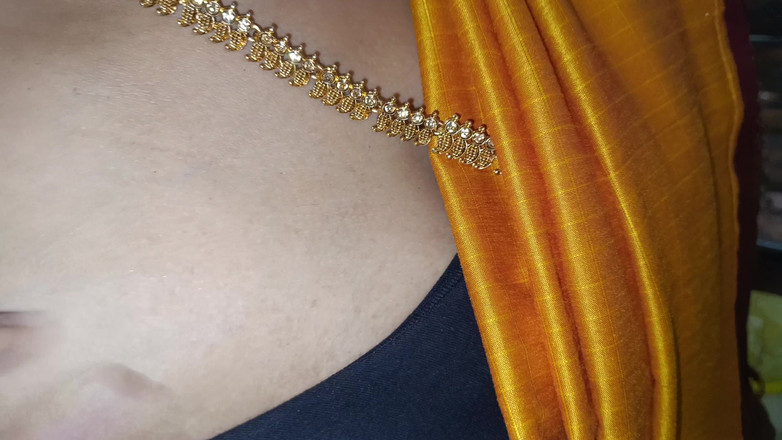 Pushpa porn: Hospodyňka s nevlastní sestrou v kuchyni šukání