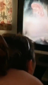 Cazzone nero martellante a pecorina indossando un anello sul cazzo