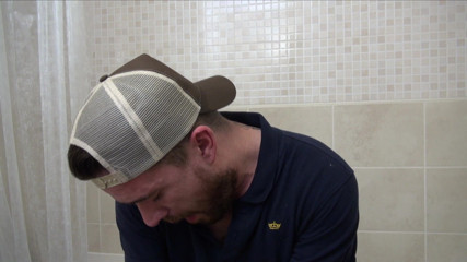 UK Sinners: Star del Ray uwodzi przyrodniego brata Luke'a Hotroda w łazience