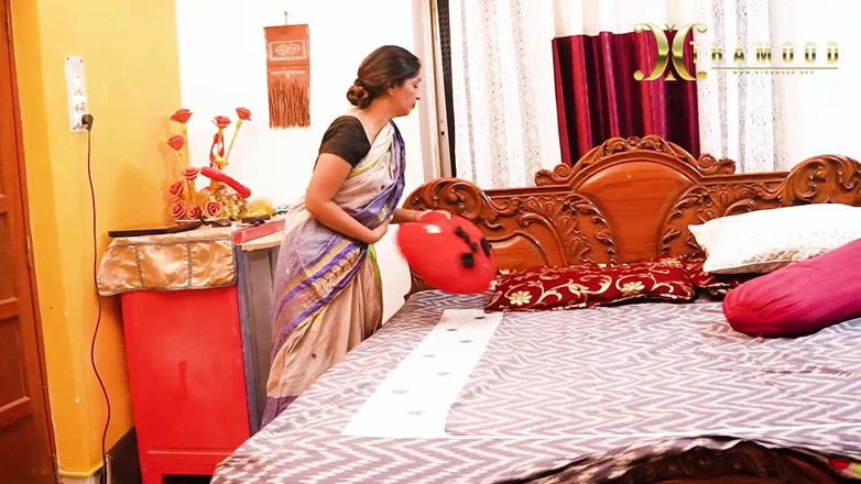 Xtramood: Moglie indiana del villaggio che va a fare festa con...