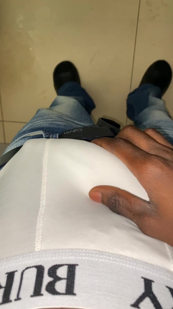 Slimniqqa: Thug Beating His Meat in the Office
