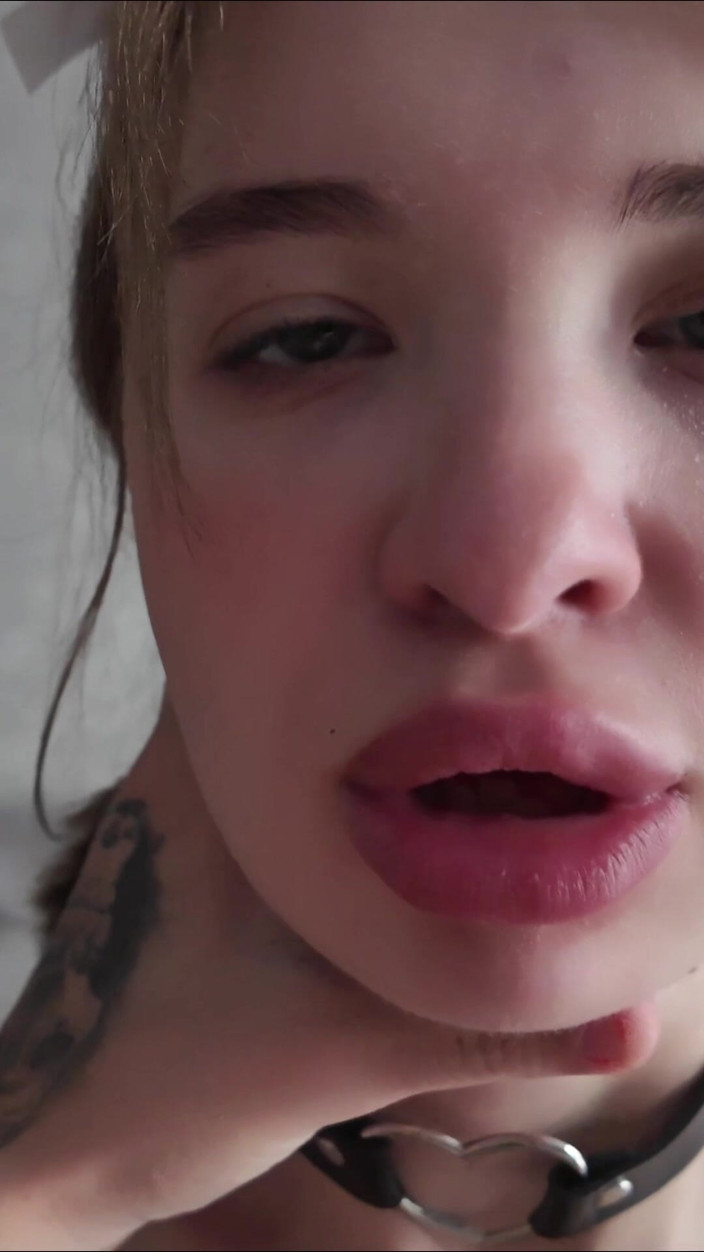 xKeryB: La hermanastra rusa Alina Sins deja que su hermanastro la...
