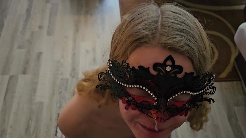 Bikergirl_97: Profundo boquete com gozada facial!