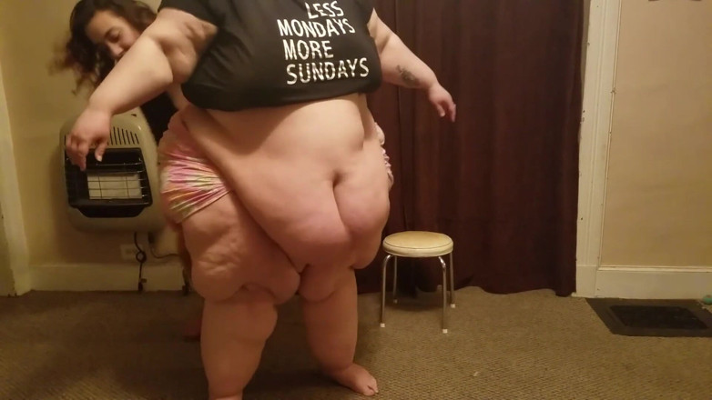 Full Weight Productions: Queen Nora &amp; Rainbow lift, sit, and lounge