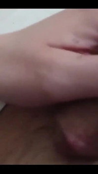 Podívej, jak jsem na své cestě uberem. Řidič mě přinutil spolknout všechno jeho sperma!