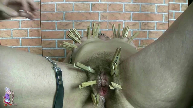 Old Nanny: Dominatrix castigando a su esclavo