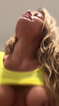 Młoda blondynka Riley Steele dostaje ostro jebanie i twarzy przez gruby kutas Brit