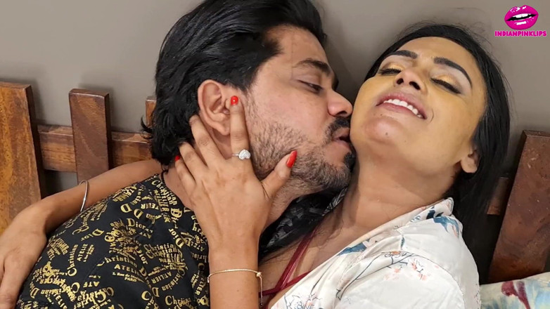 Indianpinklips: Soție desi sex cu soțul