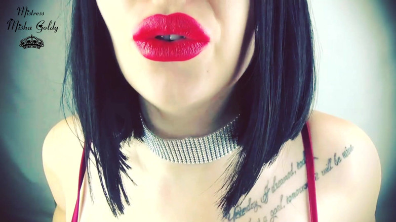 Goddess Misha Goldy: Feminizare cu ruj roșu și efeminare!