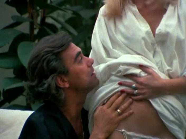 Java Consulting: सोफे पर Morgane: 69 और वीर्य निकालना.