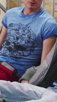 Mladí spolubydlící vědí, jak relaxovat uprostřed "času na zkoušky"