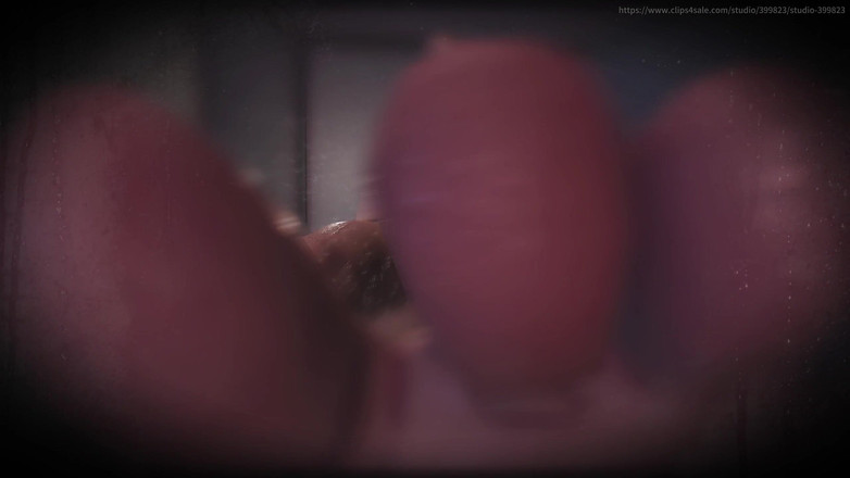 Asdfghjl2025: B029 Gevangen in de vloer, baadt de slaaf de koningin....