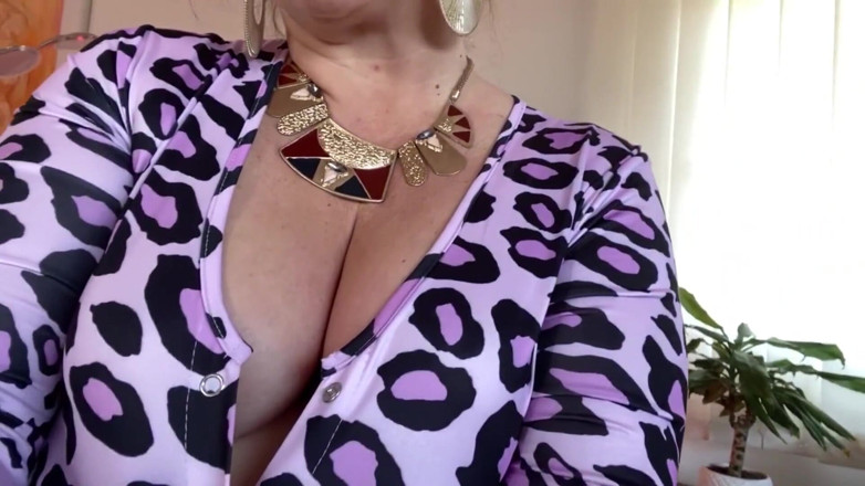 Tanja Tachee: The penis pump on the nipples