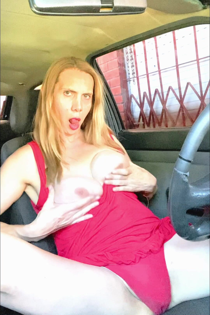 Devil_trans_sami: Торкаючись себе трохи в машині