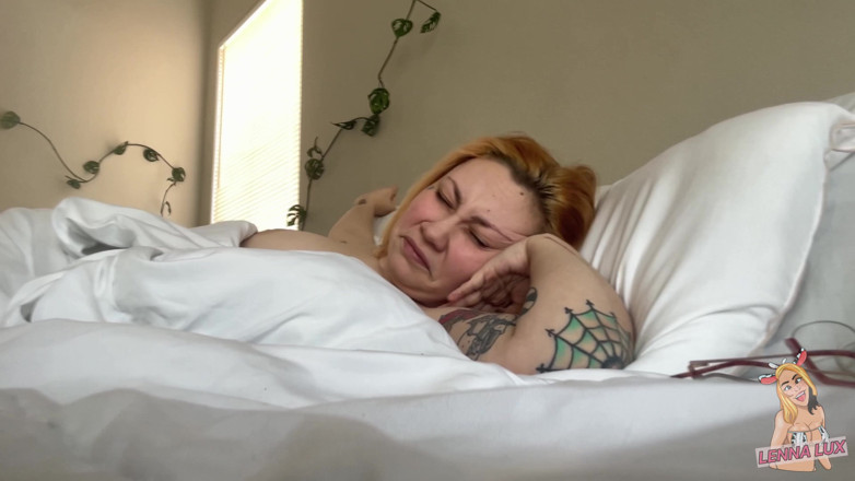 Lenna Lux: Прокинься і трахни дупу своєї дівчини