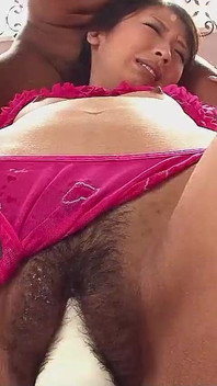 亚洲苗条熟女被干毛茸茸的阴户，因为leben Buffett