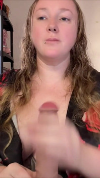 Prsatá MILFka vám dá sexy JOI