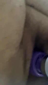 Bbwbootyful estimulando mi coño peludo gordo con varita eléctrica