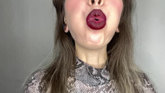 Rarible Diamond: Rode lippen spugend spelen slow motion 4