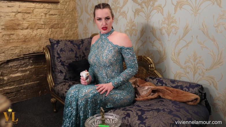 Vivienne l'Amour: Vivienne L'amour - Smoke and Stroke with Goddess 1080p Full HD