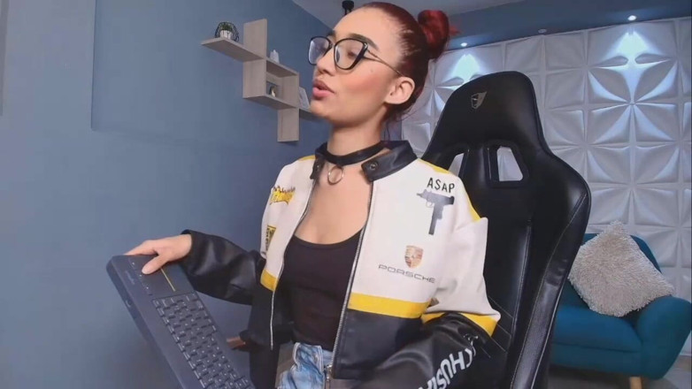 Lia Wood: Me Masturbo En El Trabajo Cuando Estoy Sola En Casa