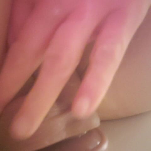 Babe in Toyland: 熟女のニーズが満たされる