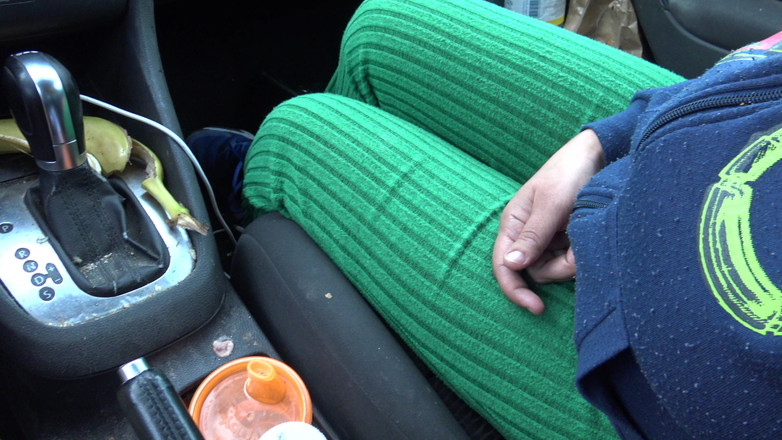 Stepmom Susan: Une belle-mère franco-canadienne touche la bite de son beau-fils dans...