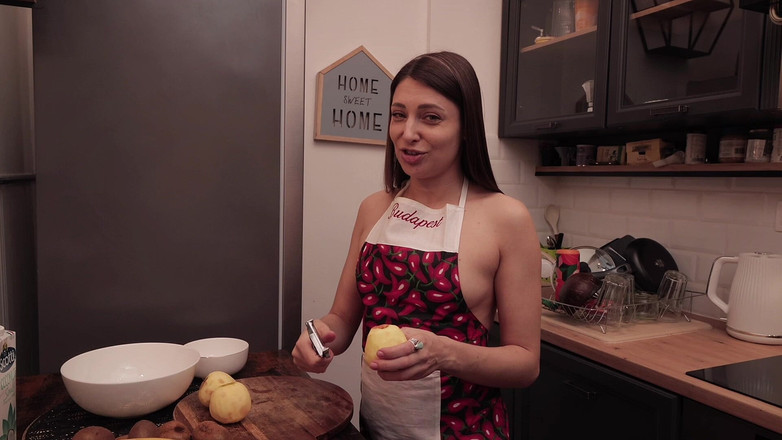 Talia Mint: Solo yemek pişirme sahnesi