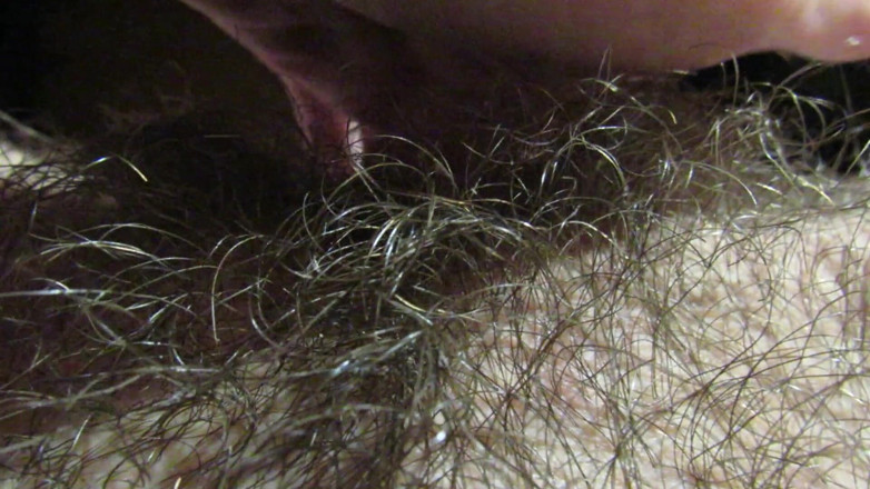 Cuteblonde666: 滴水的毛茸茸的大阴蒂撸管和摩擦高潮