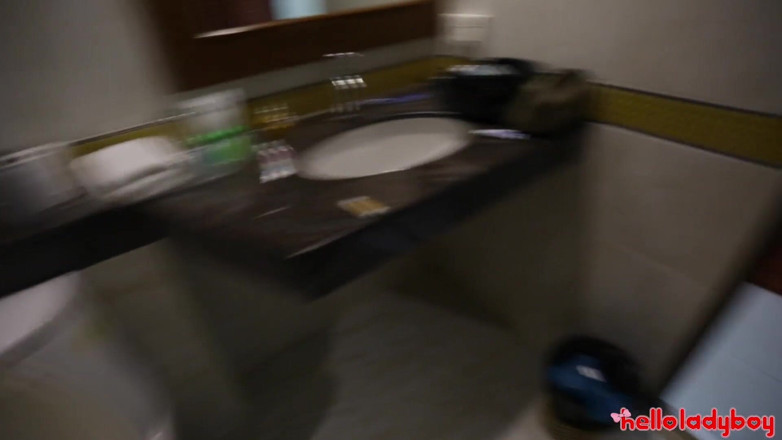 Hello Lady Boy: Tatlı kız sert şeyleri seviyor