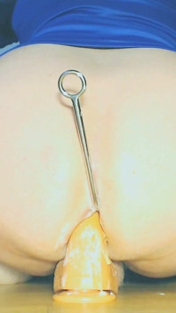 Tunggangan dildo berair dan cangkuk dubur dalam pantat saya 3