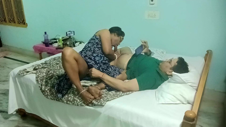 Popmini: 뭄바이 사진작가 이웃 순진한 친구의 마누라와 하드코어 섹스