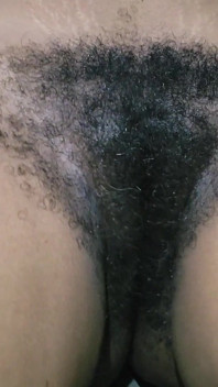 İnanılmaz ateşli orta yaşlı seksi kadın amcık çok fazla hareket ediyor ve tıraşsızlığı daha fazla!