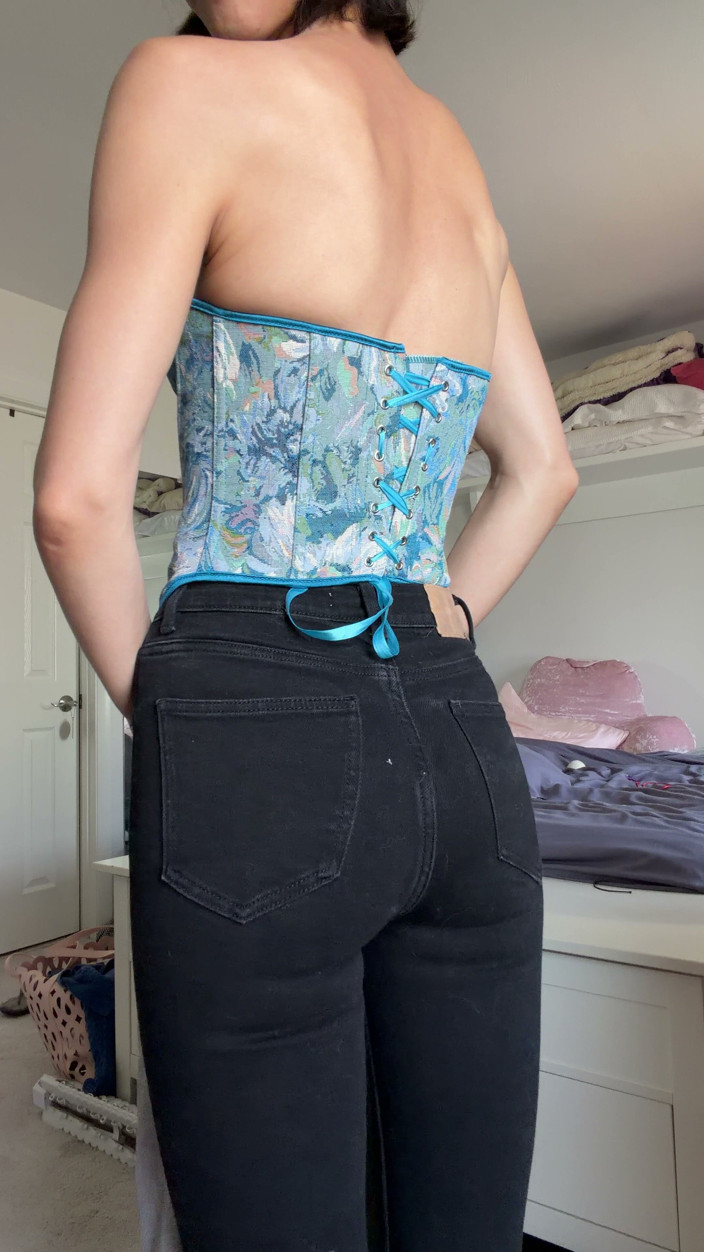 Ms_Emmy_Lynn: Sexy Juror Outfit