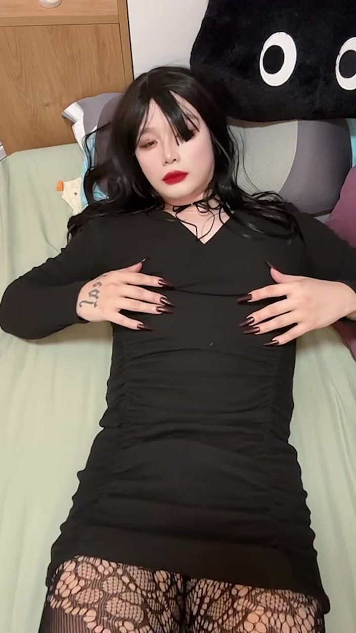 Akbb: Kotě v říji vystříkne obrovské množství semene na mé černé oblečení a...